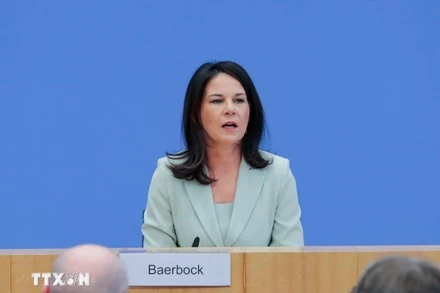 Bà Annalena Baerbock phát biểu tại một cuộc họp báo ở Berlin, Đức. (Ảnh: THX/TTXVN)