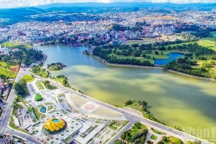 Phường Xuân Hương-Đà Lạt là nơi đặt trung tâm chính trị-văn hóa tỉnh Lâm Đồng.