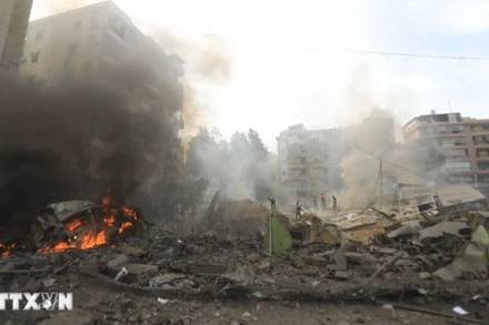 Hiện trường đổ nát sau một vụ Israel không kích phía nam ngoại ô Beirut, Liban. (Ảnh: THX/TTXVN)