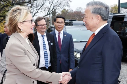 Tổng Bí thư Tô Lâm gặp Phó Chủ tịch thứ nhất Quốc hội Phần Lan Paula Risikko. (Ảnh: Thống Nhất/TTXVN)