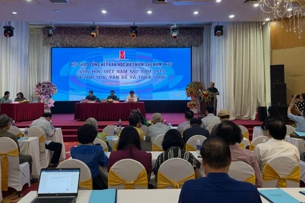 Hội thảo tổng kết văn học Việt Nam sau năm 1975 đã đặt ra yêu cầu về trách nhiệm của người viết trước sự thay đổi của công nghệ. (Ảnh: MAI LỮ)