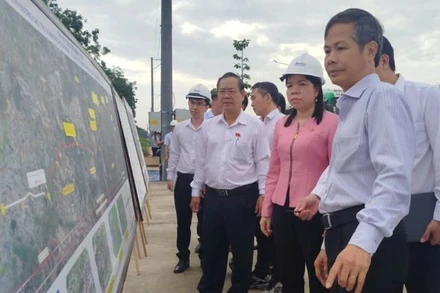 Đoàn đại biểu Quốc hội Thành phố Hồ Chí Minh khảo sát thực tế tình hình thực hiện dự án cao tốc Thành phố Hồ Chí Minh-Thủ Dầu Một-Chơn Thành.