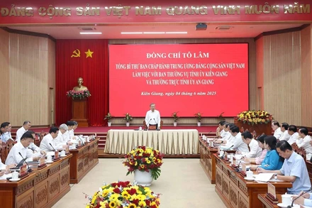 Tổng Bí thư Tô Lâm làm việc với Ban Thường vụ Tỉnh ủy Kiên Giang và Thường trực Tỉnh ủy An Giang. (Ảnh: Thống Nhất/TTXVN)