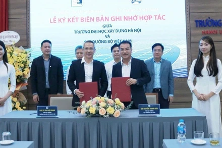 Cục Đường bộ Việt Nam và Trường đại học Xây dựng Hà Nội ký thỏa thuận hợp tác đào tạo và nghiên cứu khoa học, hướng tới chuẩn hóa tiêu chuẩn kỹ thuật, sổ tay quản lý, vận hành và bảo trì đường cao tốc.