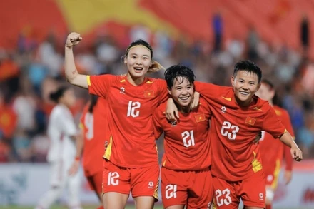 Sau hai chiến thắng thuyết phục trước Maldives và UAE, đội tuyển nữ Việt Nam đang rộng cửa giành vé dự vòng chung kết Giải bóng đá nữ vô địch châu Á-Asian Cup 2026. (Ảnh: Minh Quyết/TTXVN)