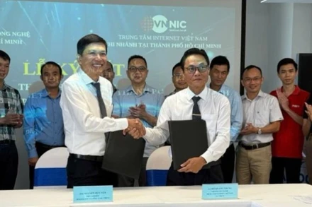 Sở Khoa học và Công nghệ Thành phố Hồ Chí Minh và Chi nhánh Trung tâm Internet Việt Nam tại Thành phố Hồ Chí Minh ký kết thỏa thuận hợp tác.