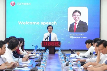 Giáo sư, Tiến sĩ Hoàng Anh Tuấn - Hiệu trưởng Trường đại học Khoa học Xã hội và Nhân văn (Đại học Quốc gia Hà Nội) phát biểu tại tọa đàm.