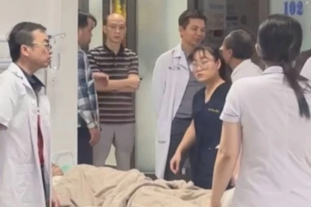 Bệnh viện Hữu Nghị Quảng Bình kích hoạt báo động đỏ cứu sống 2 nạn nhân bị điện giật.