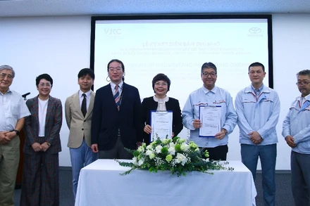 Lễ ký biên bản ghi nhớ về hợp tác phát triển năng lực các doanh nghiệp-nhà cung cấp Việt Nam. (Ảnh: JICA)