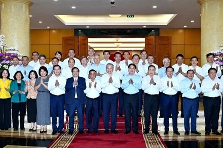 Tổng Bí thư Tô Lâm và các đồng chí lãnh đạo Đảng, Nhà nước với Ban Thường vụ Đảng ủy các cơ quan Đảng Trung ương. (Ảnh: ĐĂNG KHOA)