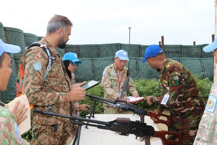 Đoàn kiểm tra của Phái bộ UNISFA tiến hành đánh giá toàn diện tình trạng trang bị, phương tiện và năng lực bảo đảm nhiệm vụ của Đội Công binh số 3 của Việt Nam.
