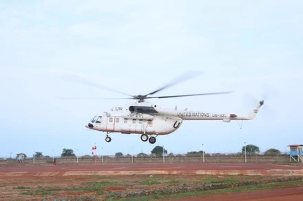 Trực thăng của Liên hợp quốc đưa các thành viên Đội Công binh số 3 đến điểm trung chuyển Wau để thực hiện hành trình về nước, kết thúc nhiệm kỳ tại Phái bộ an ninh lâm thời Liên hợp quốc tại Abyei.