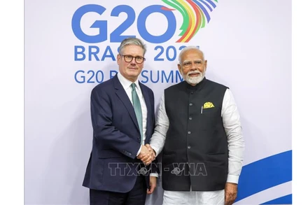 Thủ tướng Ấn Độ Narendra Modi và Thủ tướng Anh Keir Starmer. (Ảnh tư liệu: TTXVN)