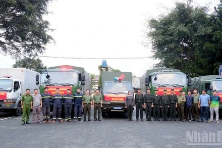 Những chuyến xe nghĩa tình chuẩn bị đưa gần 34 tấn rau xanh hỗ trợ người dân bị thiệt hại do mưa lũ tỉnh Khánh Hòa.