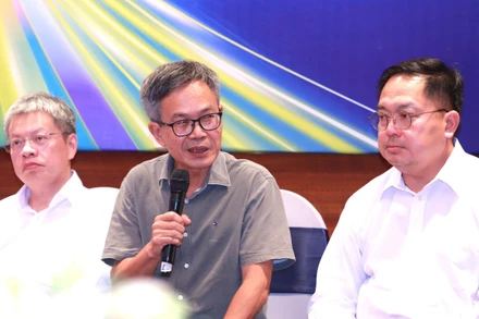 TS Trần Đăng Tuấn cho rằng, đã đến lúc báo chí Việt Nam ngừng... loay hoay tìm "chỗ bán" sản phẩm báo chí trên các nền tảng. Thay vào đó, cần quay trở lại vấn đề cốt lõi: Nâng cao chất lượng sản phẩm.