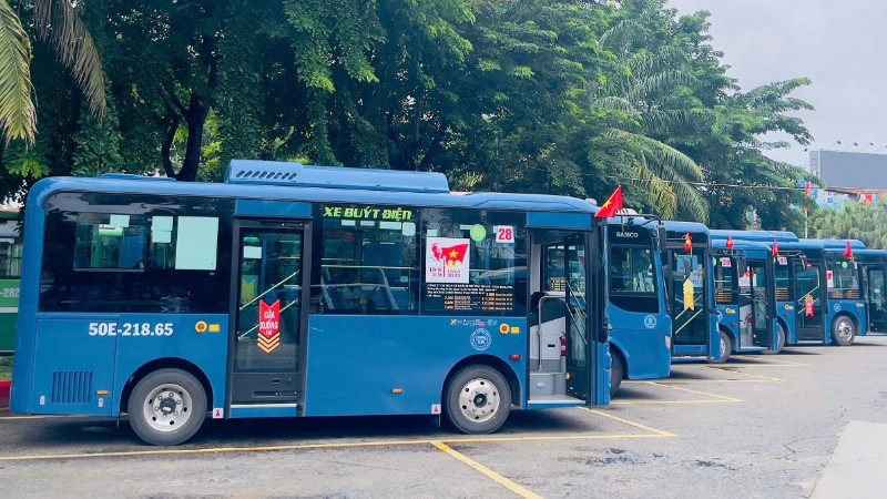Di chuyển đến Ô Trống Cà Phê Mai Dịch bằng phương tiện công cộng: Xe buýt, taxi, xe ôm