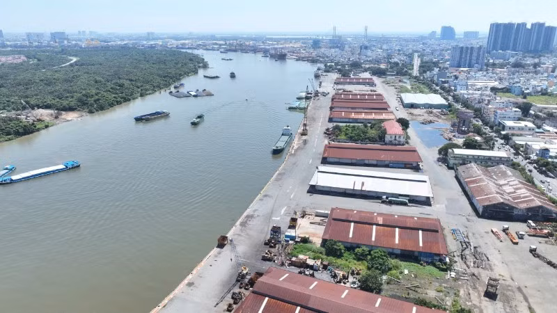 Khu vực Cảng Khánh Hội nằm dọc theo sông Sài Gòn hình thành từ thế kỷ 19 (ảnh: VÕ LÊ)