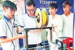 Giới thiệu sản phẩm tại một sự kiện khởi nghiệp, đổi mới sáng tạo tại Cần Thơ.