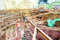Một công trình xây dựng đang thi công tại quận Tân Phú.