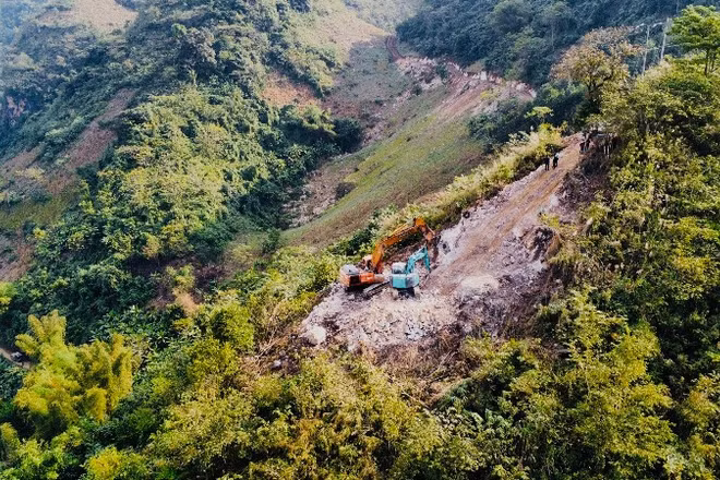 Dự án Đường dây 220kV Than Uyên-Lào Cai hiện đã hoàn thành được 50% kế hoạch. 