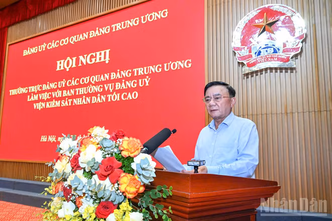 Thường trực Ban Bí thư Trần Cẩm Tú, Bí thư Đảng ủy các cơ quan Đảng Trung ương chủ trì làm việc với Ban Thường vụ Đảng ủy Viện Kiểm sát nhân dân tối cao. (Ảnh: DUY LINH)