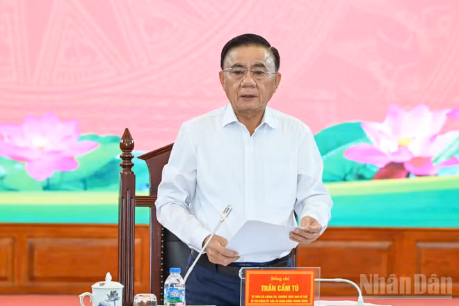 Thường trực Ban Bí thư Trần Cẩm Tú, Bí thư Đảng ủy các cơ quan Đảng Trung ương chủ trì làm việc với Ban Thường vụ Đảng ủy Tòa án nhân dân tối cao. (Ảnh: DUY LINH)