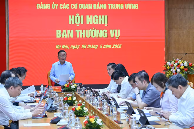 Đồng chí Trần Cẩm Tú, Ủy viên Bộ Chính trị, Thường trực Ban Bí thư, Bí thư Đảng ủy các cơ quan Đảng Trung ương chủ trì Hội nghị Ban Thường vụ và Hội nghị Ban Chấp hành Đảng bộ lần thứ nhất. Ảnh: (Ảnh: DUY LINH)