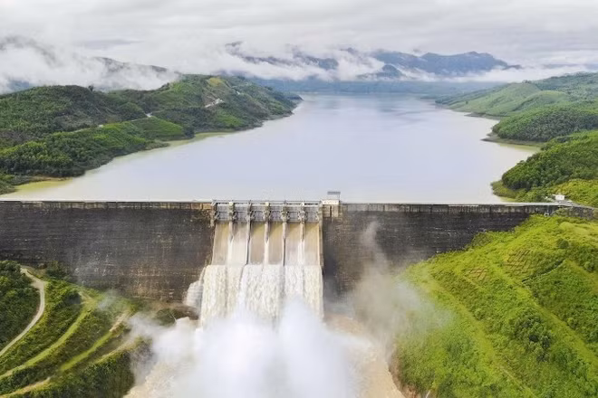 Nhà máy Thủy điện Sông Tranh 2 vận hành an toàn, góp phần điều tiết giảm lũ và bảo vệ hạ du trong các đợt mưa lớn. 