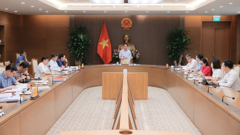 Phó Thủ tướng Bùi Thanh Sơn chủ trì cuộc họp với Đảng ủy Ngân hàng Thương mại cổ phần Công Thương Việt Nam về công tác chuẩn bị Đại hội Đảng bộ. (Ảnh: VGP) vietinbank-175169388245917064536-9781.jpg