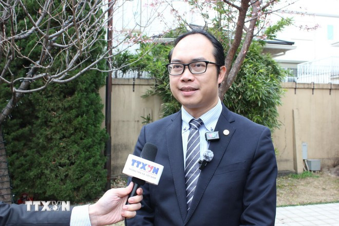 Ông Nguyễn Hồng Sơn, Chủ tịch Liên hiệp hội người Việt Nam tại Nhật Bản, trả lời phỏng vấn TTXVN. (Ảnh: Phạm Tuân/TTXVN)