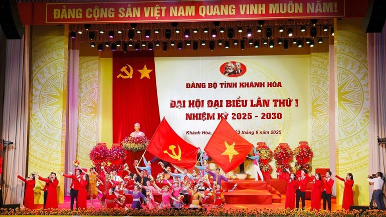 chu-tich-quoc-hoi-dang-bo-tinh-khanh-hoa-7-1509.jpg
