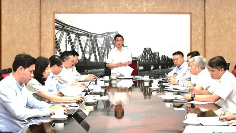 Phó Thủ tướng Chính phủ Hồ Đức Phớc chủ trì cuộc họp với Ngân hàng Nhà nước Việt Nam và các bộ, ngành về điều hành chính sách tiền tệ, quản lý thị trường vàng. (Ảnh: baochinhphu.vn) pqt7608-17580192900551115900564-2937.jpg