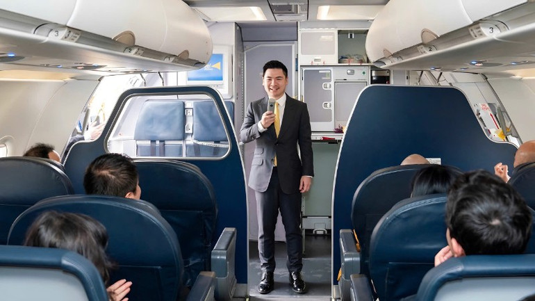 Ông Đỗ Vinh Quang, Chủ tịch Vietravel Airlines phát biểu trên chiếc máy bay sở hữu riêng đầu tiên của hãng. anh-2-4450.jpg