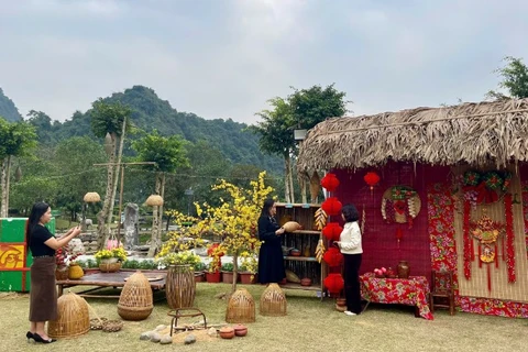 Không gian trải nghiệm Tết cổ truyền tại Khu du lịch sinh thái Thung Nham, Ninh Bình.