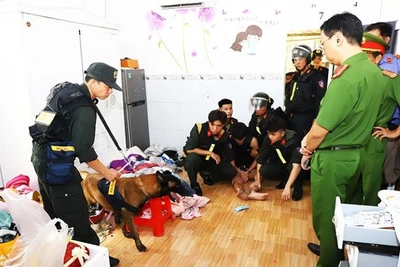 Đại tá Bùi Đức An-Phó Giám đốc Công an tỉnh trực tiếp chỉ đạo các lực lượng phá án.