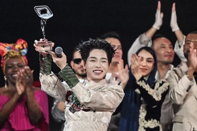 Ca sĩ Việt Nam Đức Phúc giành chiến thắng trong Cuộc thi Intervision 2025 với ca khúc "Phù Đổng Thiên Vương" lấy cảm hứng từ bài thơ "Tre Việt Nam". (Ảnh Sputnik)