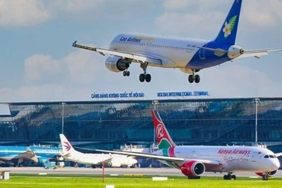 Cục Hàng không Việt Nam yêu cầu các hãng bay nội địa và quốc tế khai thác tại Việt Nam tính toán, điều chỉnh kế hoạch khai thác, lựa chọn đường bay an toàn trước tình hình chiến sự leo thang tại khu vực Trung Đông.