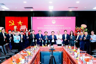 Ủy viên Bộ Chính trị, Giám đốc Học viện Chính trị quốc gia Hồ Chí Minh, Chủ tịch Hội đồng Lý luận Trung ương Nguyễn Xuân Thắng, Chủ tịch Hội đồng thẩm định tại Phiên họp thẩm định Trường Chính trị Lê Duẩn đạt chuẩn mức 1.