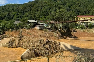 Đường vào bản Na Phát, xã Na Son (tỉnh Điện Biên) bị thiệt hại nặng nề do lũ quét đêm 1/8. 