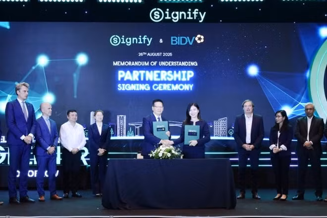 Signify Việt Nam và Ngân hàng Thương mại cổ phần Đầu tư và Phát triển Việt Nam ký kết hợp tác hỗ trợ doanh nghiệp giảm phát thải.