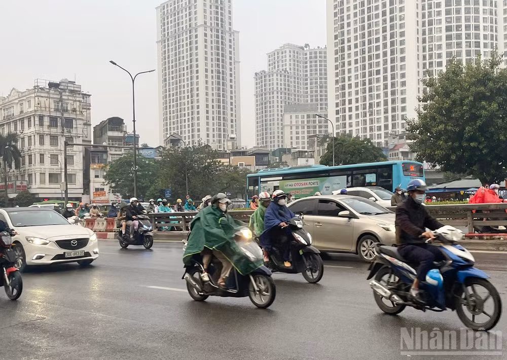 Dự báo khu vực Hà Nội có mưa vài nơi, sáng sớm có sương mù nhẹ. (Ảnh: Đ.T)