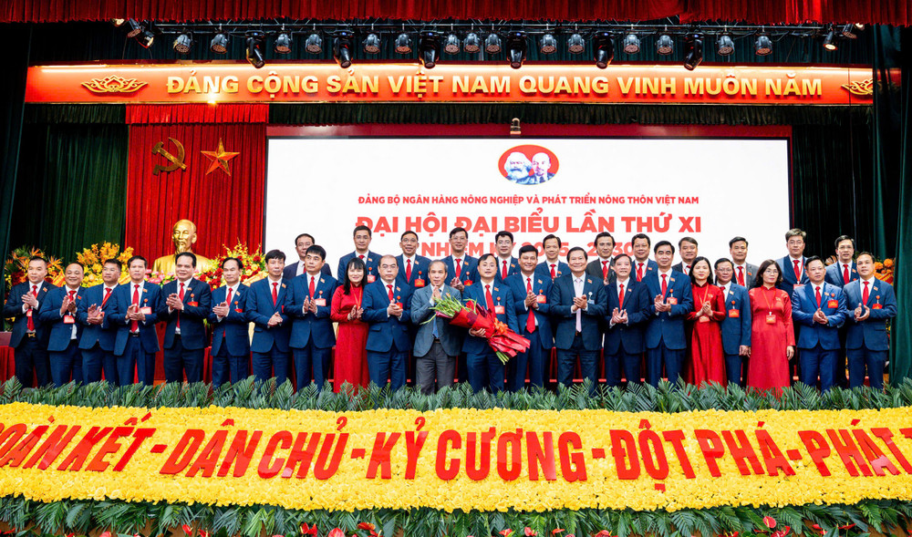 Ban Chấp hành Đảng bộ Agribank nhiệm kỳ 2025-2030 ra mắt đại hội. bch.jpg