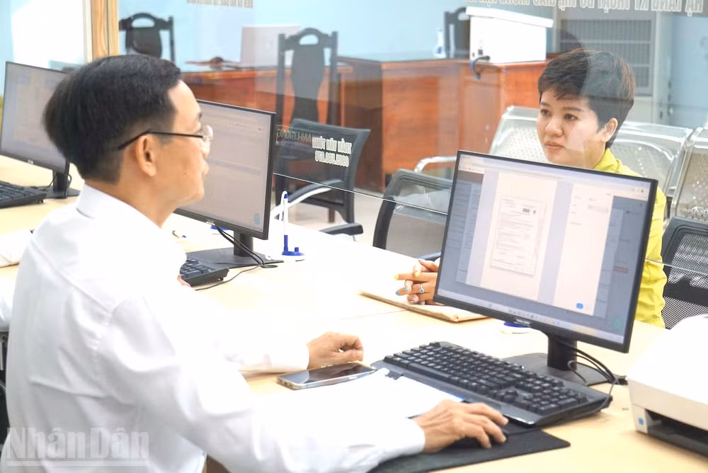 Tính đến ngày 11/7, tại Đà Nẵng đã có 36/94 xã, phường gửi báo cáo, đề xuất nhu cầu nâng cấp hạ tầng công nghệ thông tin. (Ảnh: ĐÌNH TĂNG)