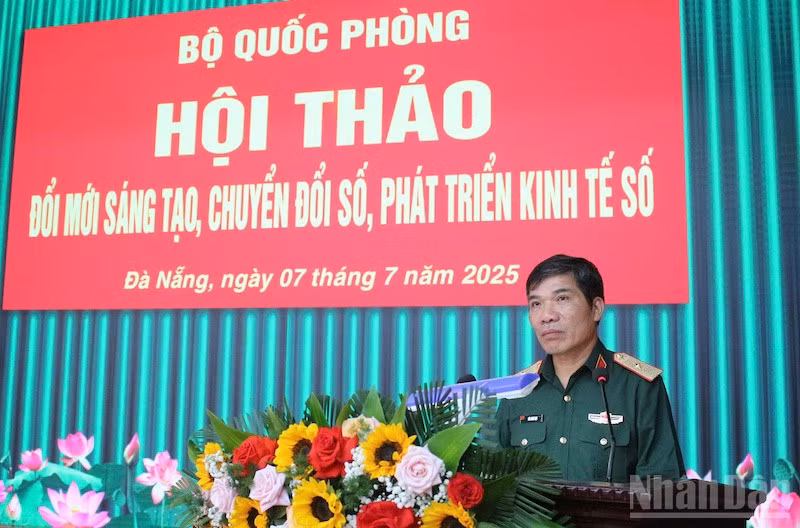 Thiếu tướng Đào Minh Đạo - Phó Cục trưởng Cục Tài chính, Bộ Quốc phòng phát biểu tại khai mạc hội thảo. (Ảnh: ĐÌNH TĂNG)
