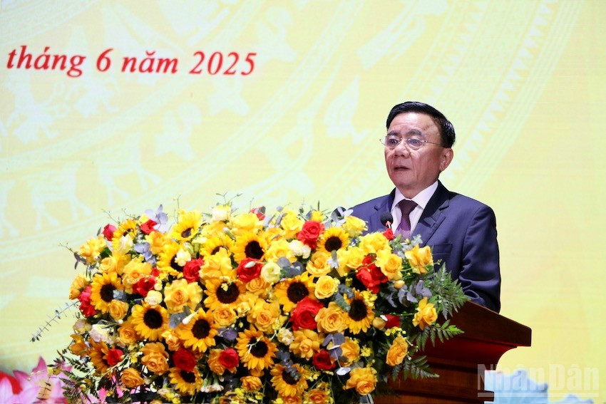Thường trực Ban Bí thư Trần Cẩm Tú phát biểu chỉ đạo tại buổi Lễ. (Ảnh: Nhóm PV) ndo_br_congbo10.jpg
