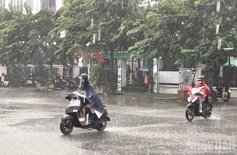 Dự báo khu vực Hà Nội có mưa vừa, mưa to và dông. (Ảnh minh họa: Đ.T)