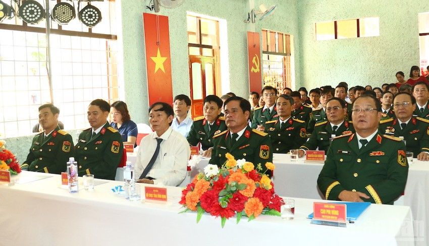 Đến nay, Kho K52 đã được trao tặng Huân chương Chiến công hạng Nhì, nhiều bằng khen, cờ thi đua của Chính phủ, Bộ Quốc phòng, Bộ Tư lệnh Quân khu; hơn 520 lượt cán bộ, nhân viên được khen thưởng với các danh hiệu cao quý. (Ảnh: ĐÌNH TĂNG). ndo_br_kho2.jpg