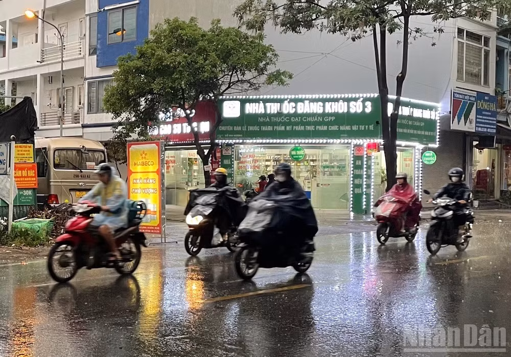 Dự báo khu vực Hà Nội có mưa rào và dông rải rác. (Ảnh minh họa: Đ.T)