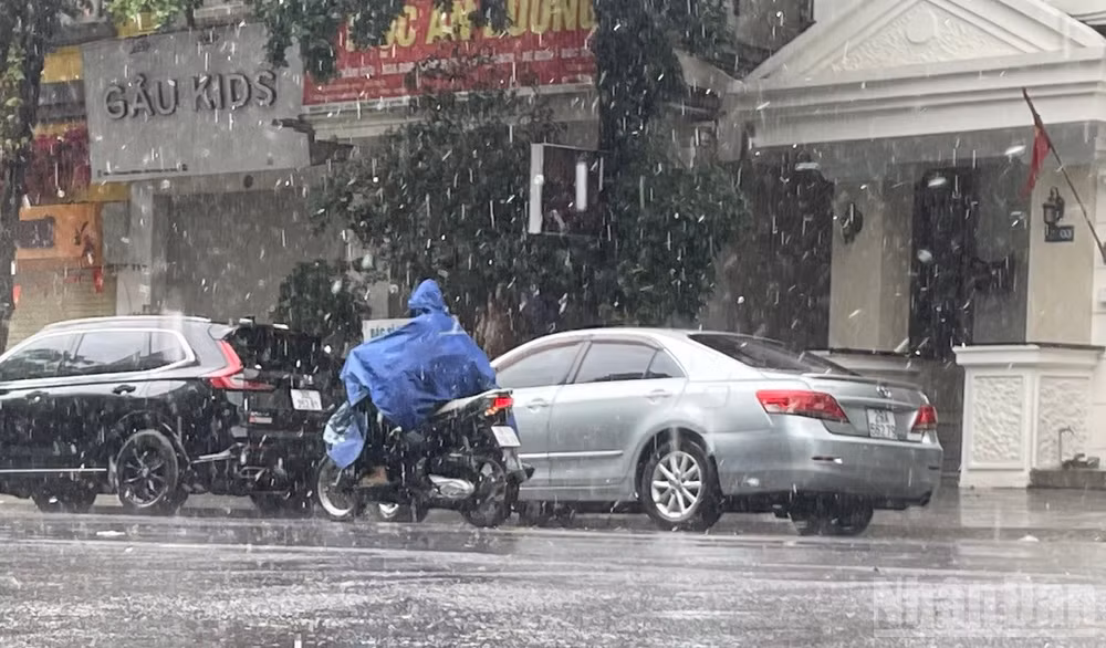 Dự báo Hà Nội có mưa rào và dông. (Ảnh minh họa: Đ.T)