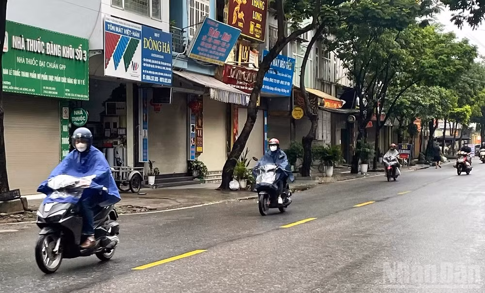 Dự báo khu vực Hà Nội chiều tối và đêm có mưa rào và dông vài nơi. (Ảnh minh họa: Đ.T)